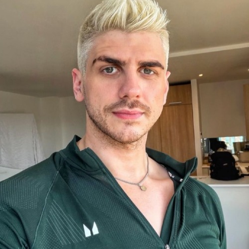 Tommy MCR - a Male Escort in Birmingham