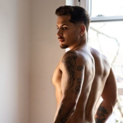 Tales_xxl - a Male Escort in Cambridge