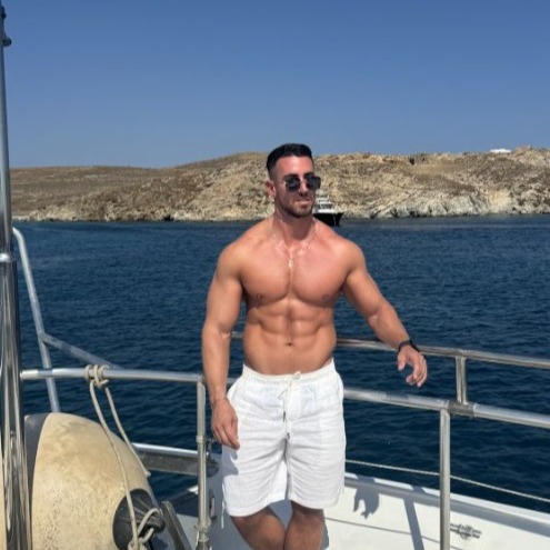 Raulxx - a Male Escort in Derbyshire