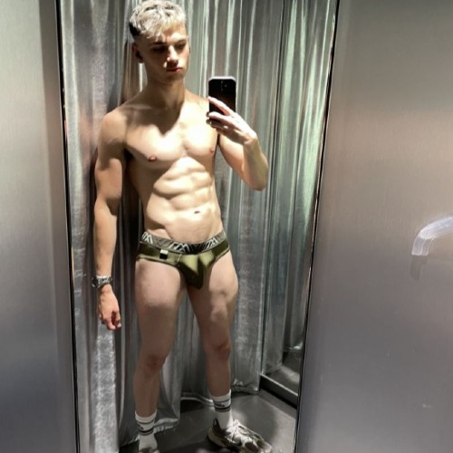 Jonah_r - a Male Escort in Wiltshire