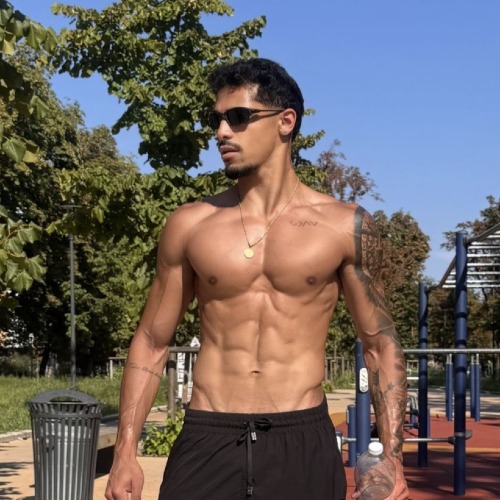 Liam_XL Latin - a Male Escort in Gateshead