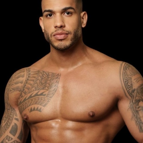 Robertomoreno - a Male Escort in Sunderland