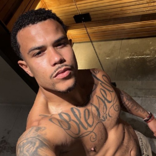 Exoticguyyy - a Male Escort in Herefordshire