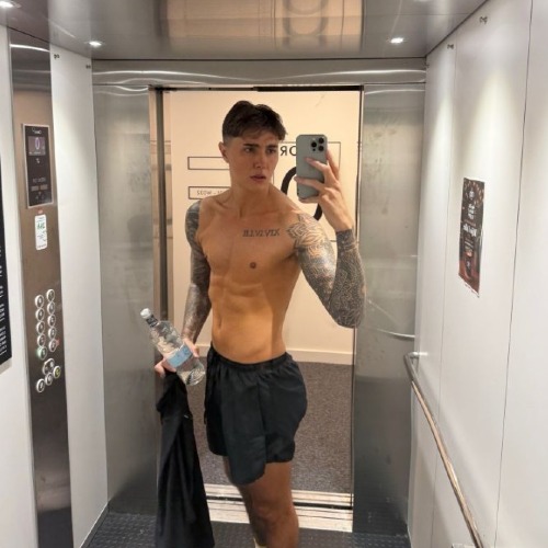 Bigjakey - a Male Escort in Bedfordshire