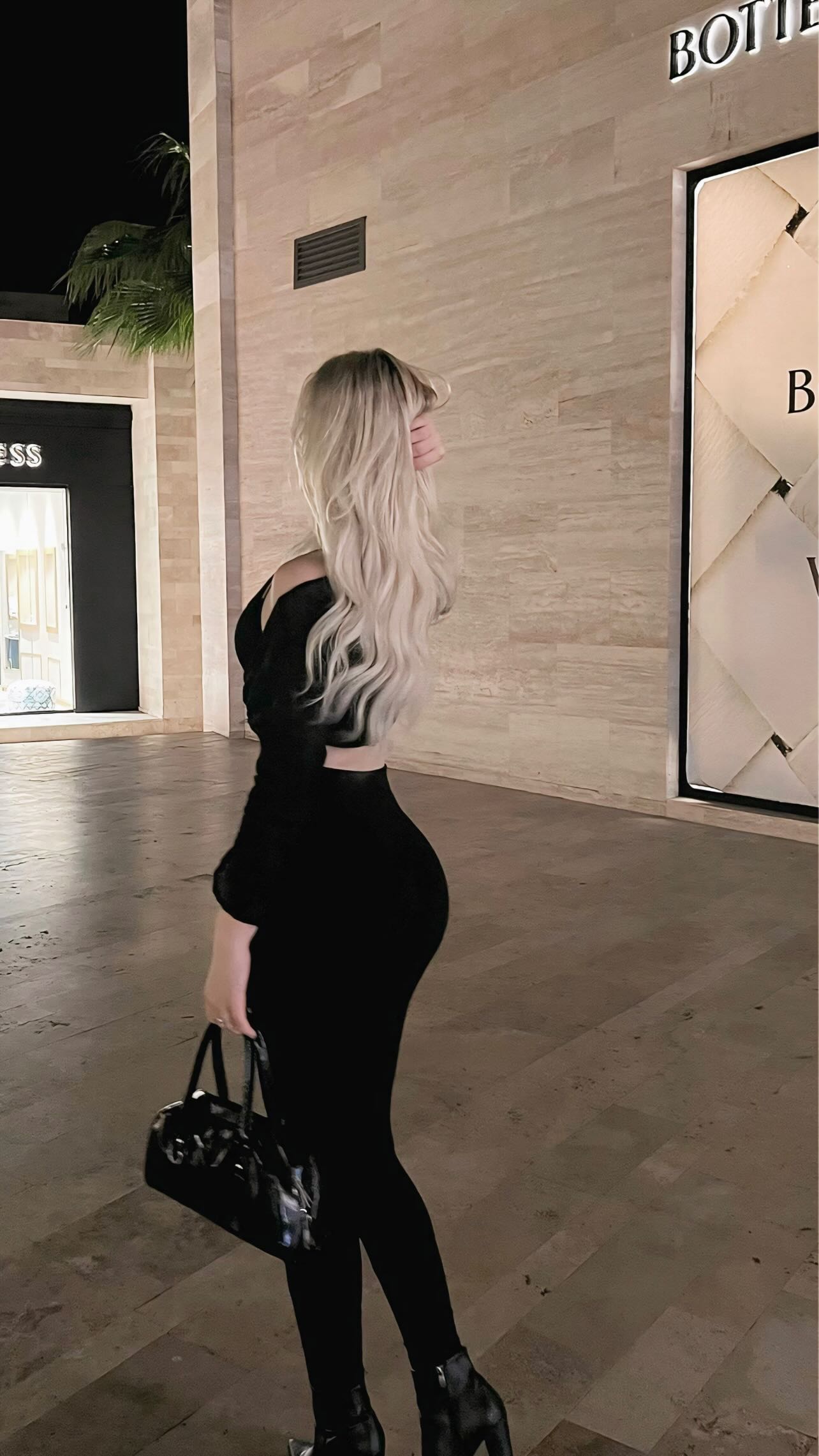 Lina - a Trans Escort in 