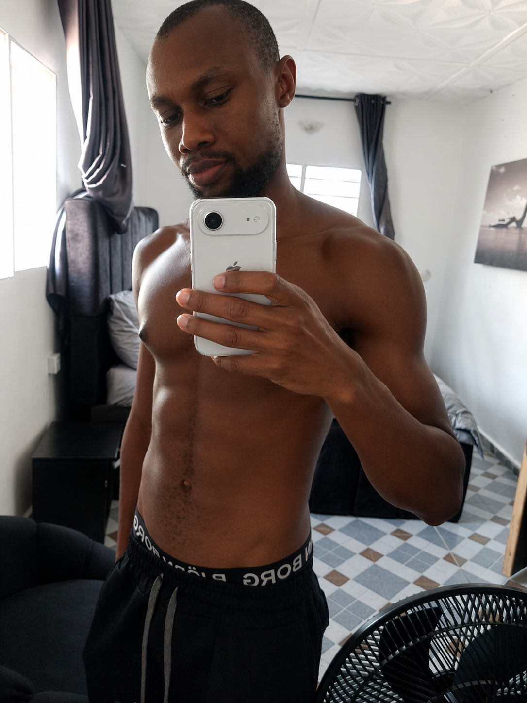 Robert Elvis AZ - a Male Escort in Benin 