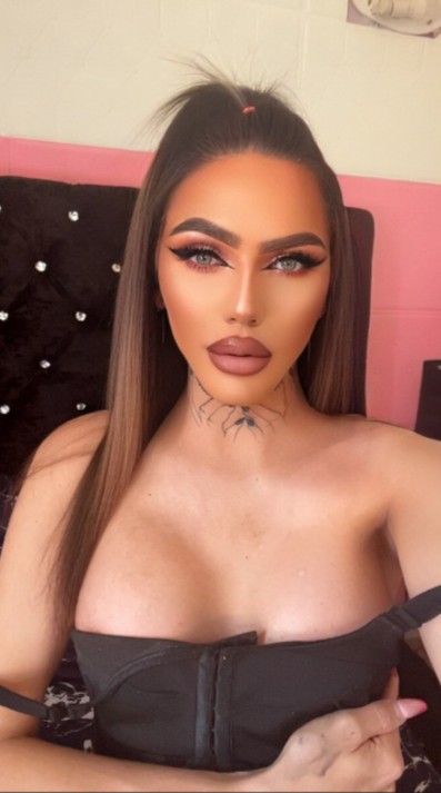 Lara  - a Trans Escort in Luton