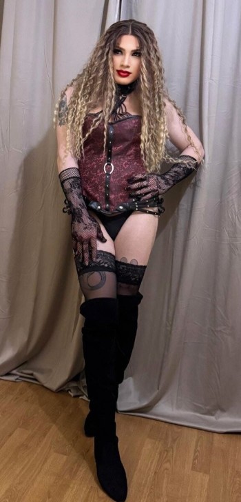 Julia  - a Trans Escort in Bristol