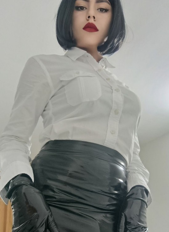 Mia - a Trans Escort in City of London