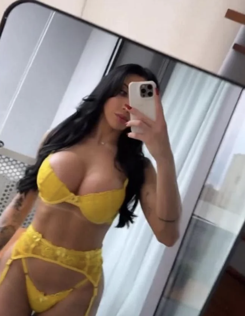 MOLY BIG - a Trans Escort in Leeds