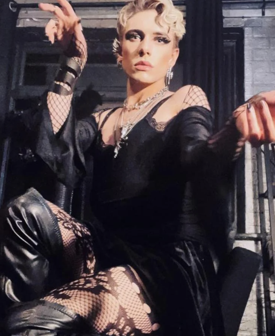 hung vers - a Trans Escort in City of London