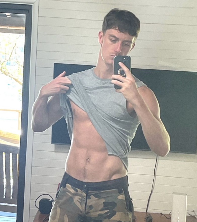 CurtisXX - a Male Escort in Birmingham