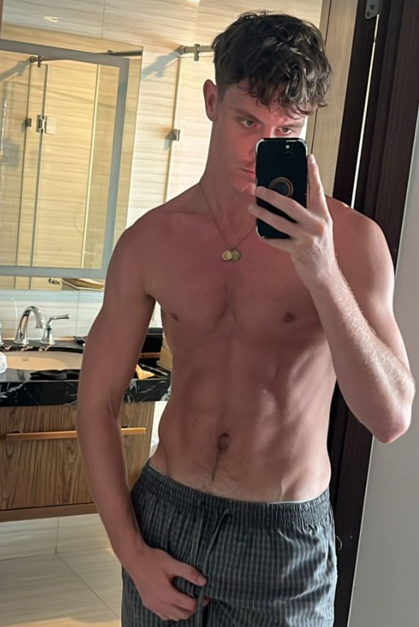 CurtisXX - a Male Escort in Birmingham