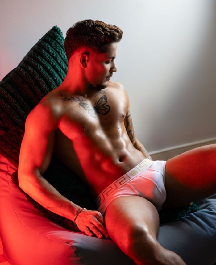 Tales_xxl - a Male Escort in Cambridge