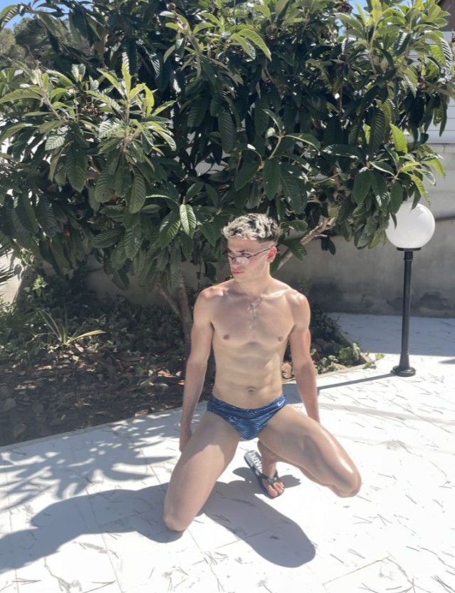 Jonah_r - a Male Escort in Wiltshire