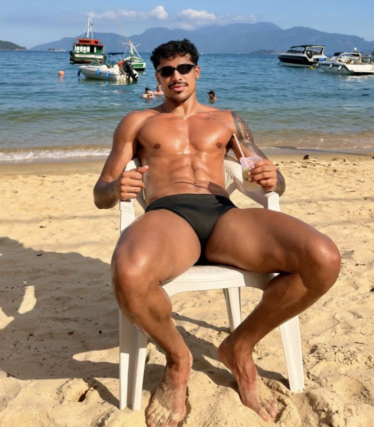 Liam_XL Latin - a Male Escort in Gateshead
