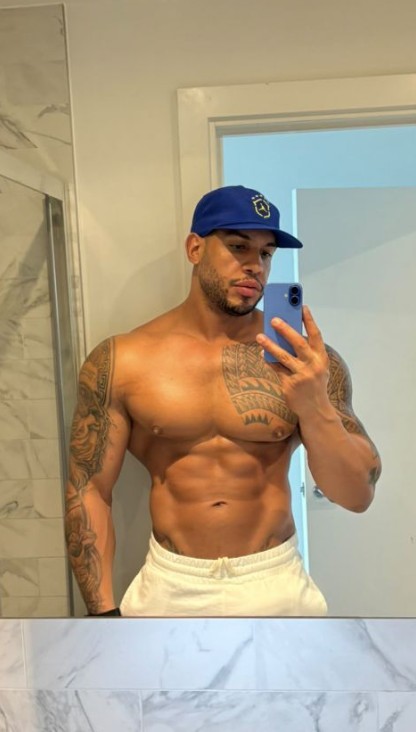 Robertomoreno - a Male Escort in Sunderland