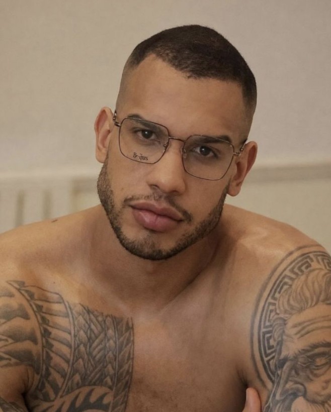 Robertomoreno - a Male Escort in Sunderland