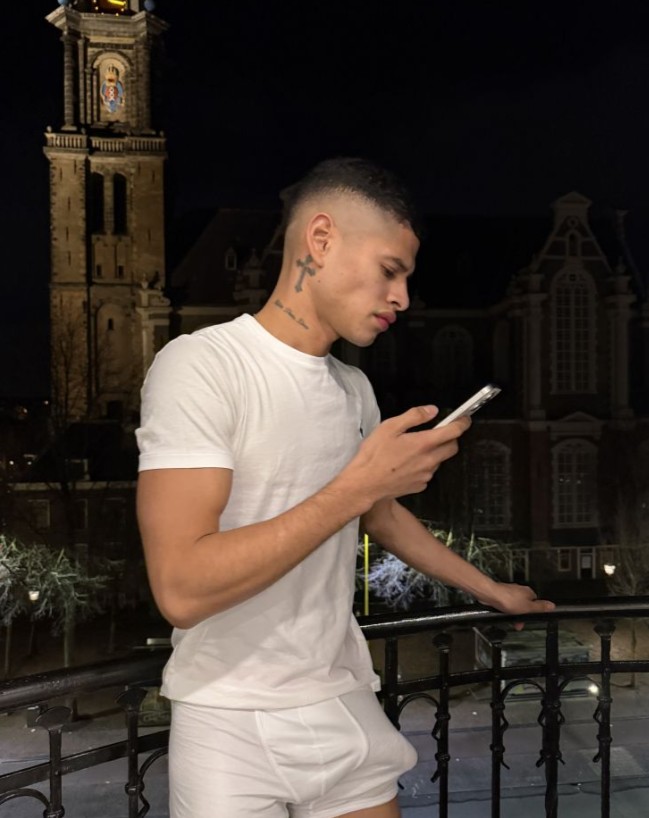SANTIAGO_TOPHUGE - a Male Escort in Sheffield