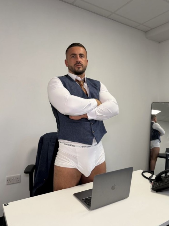 StraightStevo - a Male Escort in Birmingham