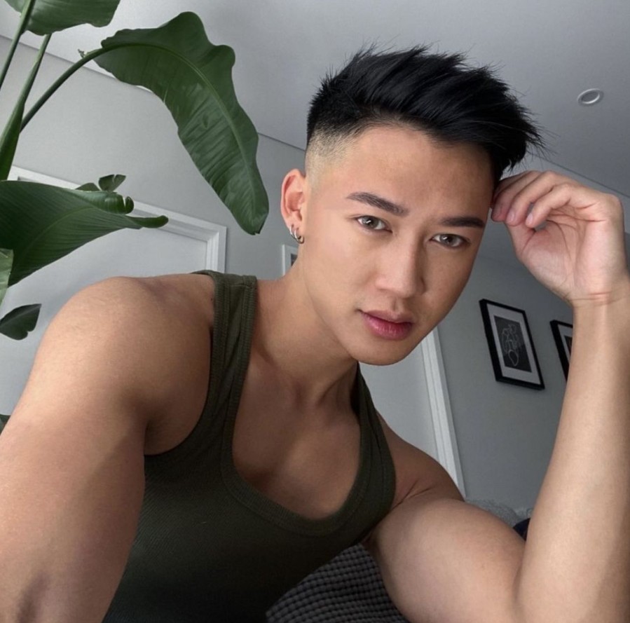 Its Aaron - a Male Escort in Bradford