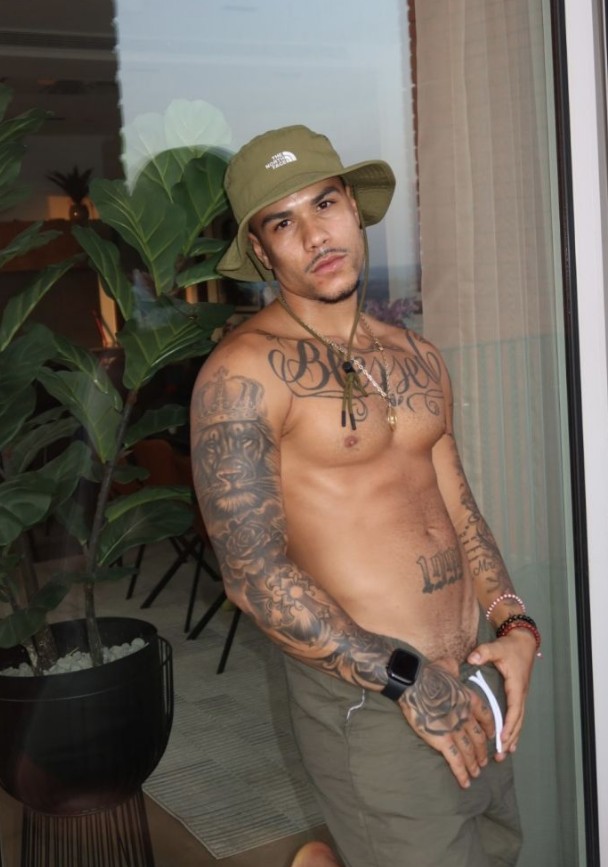 Exoticguyyy - a Male Escort in Herefordshire