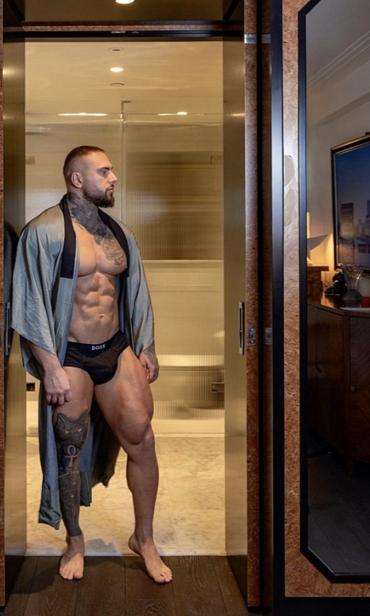 V_official  - a Male Escort in Worcestershire