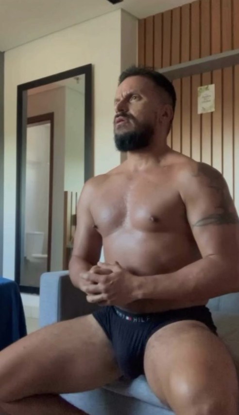 EduardoXLBra - a Male Escort in Birmingham